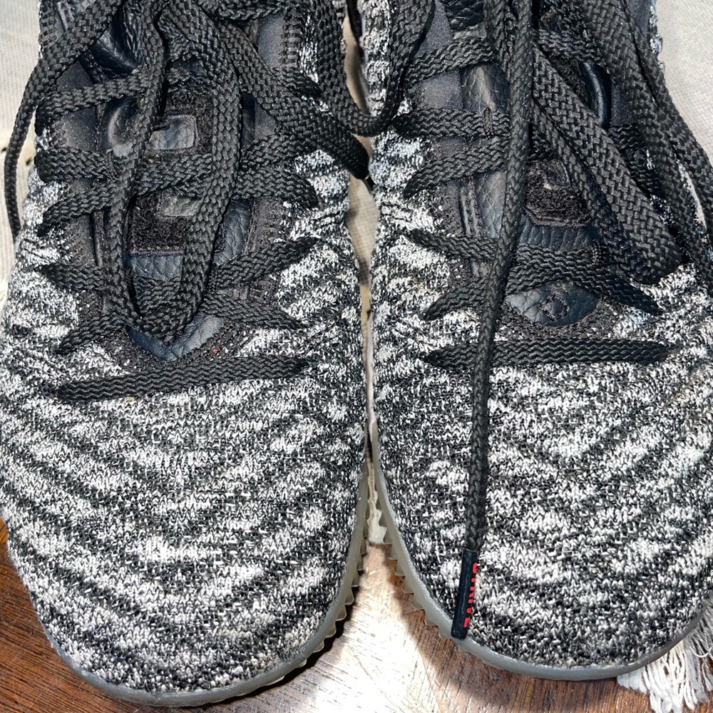 Nike LeBron 16 Low Basketball Shoes Black Grey Size 9.5 - Picture 2 of 5